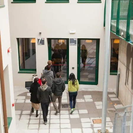 Alfieri 2 אכסניה *